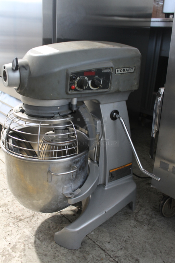 Hobart Legacy HL200 Metal Commercial Countertop 20 Quart Planetary Dough Mixer w/ Stainless Steel Mixing Bowl, Bowl Guard, Paddle and Whisk Attachments. 200-240 Volts, 1 Phase. Tested and Working! - Image 2 of 5
