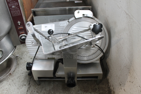 Avantco AMS0013 Stainless Steel Commercial Countertop Meat Slicer w/ Blade Sharpener. 120 Volts, 1 Phase. Tested and Working!
