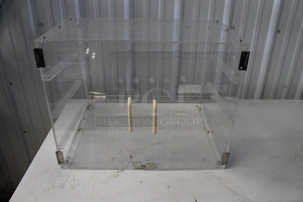 Poly Clear Countertop Dry Merchandising Case.  - Image 4 of 5