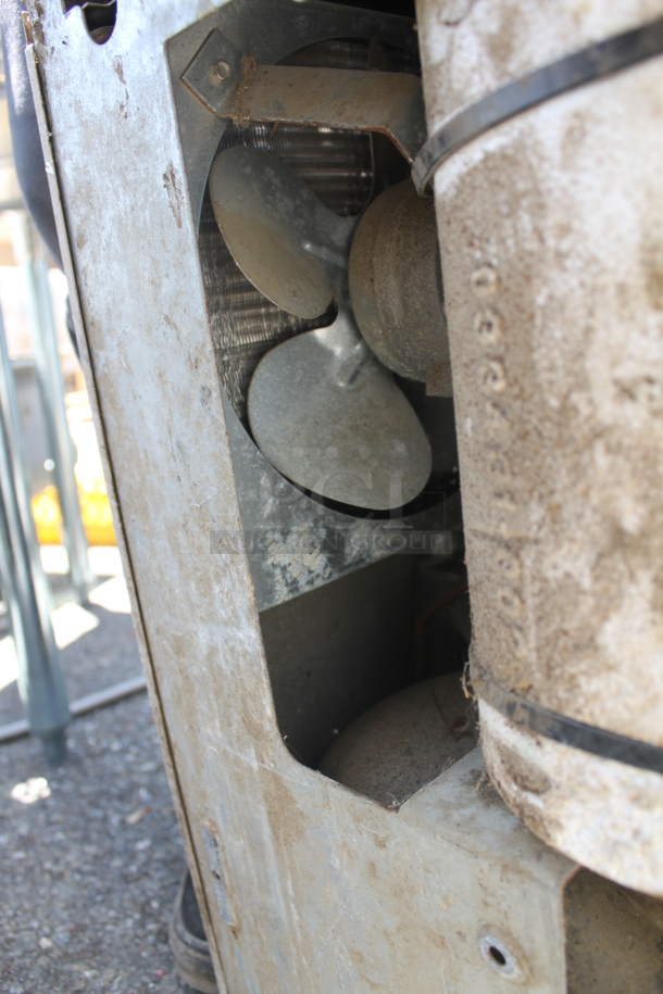 Metal Wall Mount Water Fountain. - Image 9 of 9