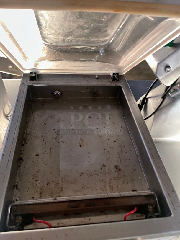 Clean! VacMaster VP230 Chamber Vacuum Sealer w/ 12 inch  Seal Bar, NSF  115 Volt Tested and Working! - Image 4 of 9
