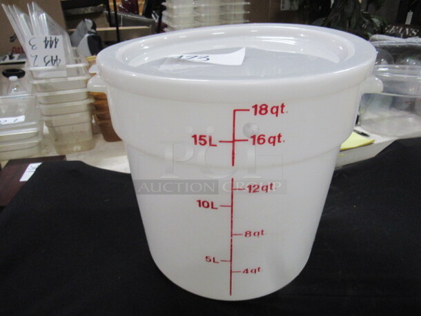 One Cambro 18 Quart Food Storage Containber With Lid.