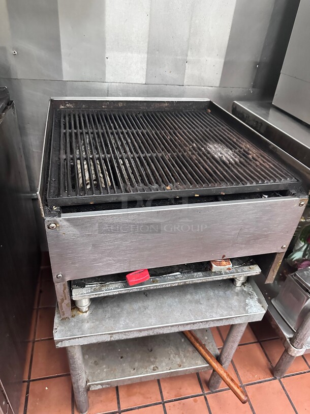 Working! Wolf Natural Gas Low Profile 22 inch Heavy Duty Radiant Gas Countertop Commercial Charbroiler - 68,000 BTU NSF Tested and Working! - Image 2 of 8