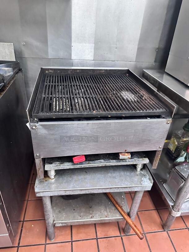 Working! Wolf Natural Gas Low Profile 22 inch Heavy Duty Radiant Gas Countertop Commercial Charbroiler - 68,000 BTU NSF Tested and Working! - Image 4 of 8
