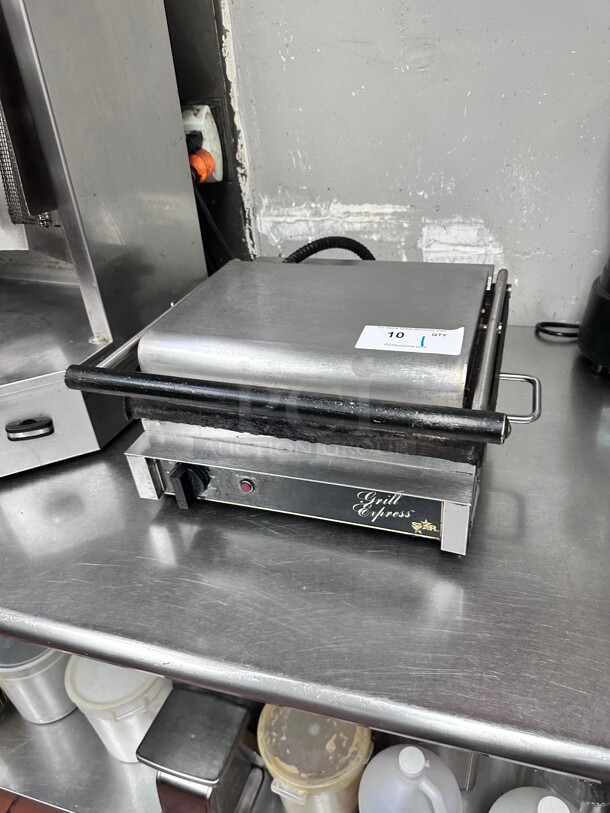 Working! Star GX14IG 15 inch Single Commercial Panini Press w/ Cast Iron Grooved Plates, 120v NSF Tested and Working! - Image 4 of 8