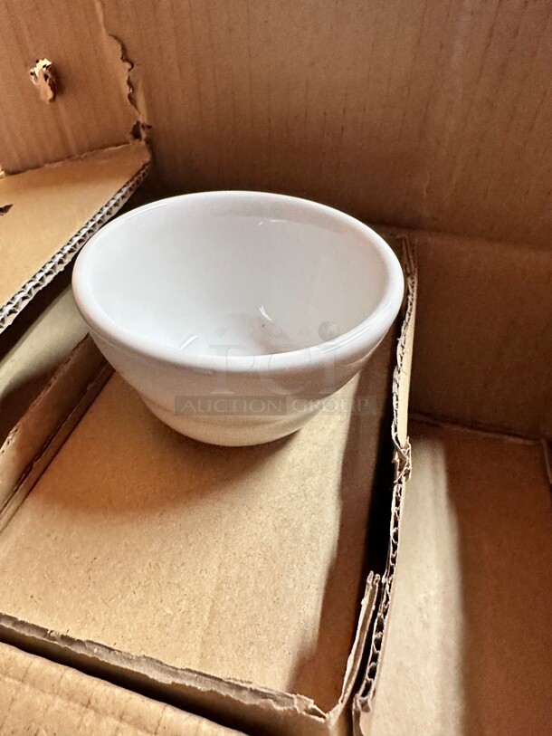 New! World Tableware 840-345-007 Classic Plain Bright White China - Bouillon, 7 oz., 3-7/8 inch Diam. NSF - Image 1 of 5