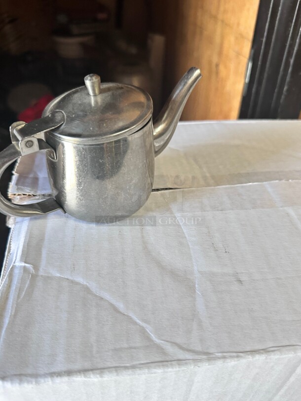 Clean! Winco JB2932 32 oz Teapot w/ Gooseneck - Stainless Steel, Mirror Finish NSF  - Image 3 of 3