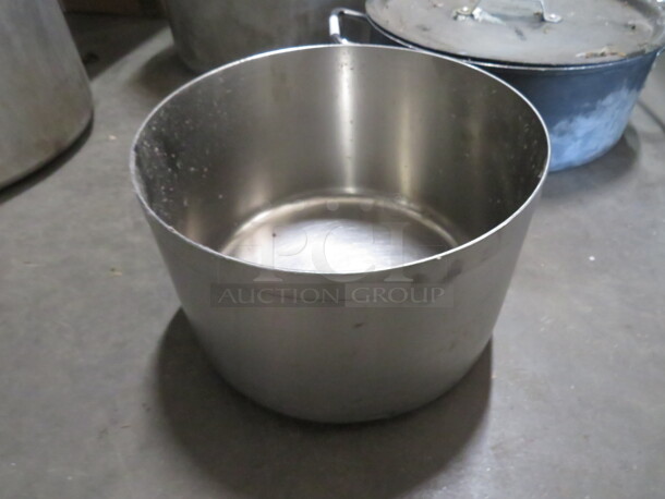 One 9.5X6.5 Stainless Steel Pan.