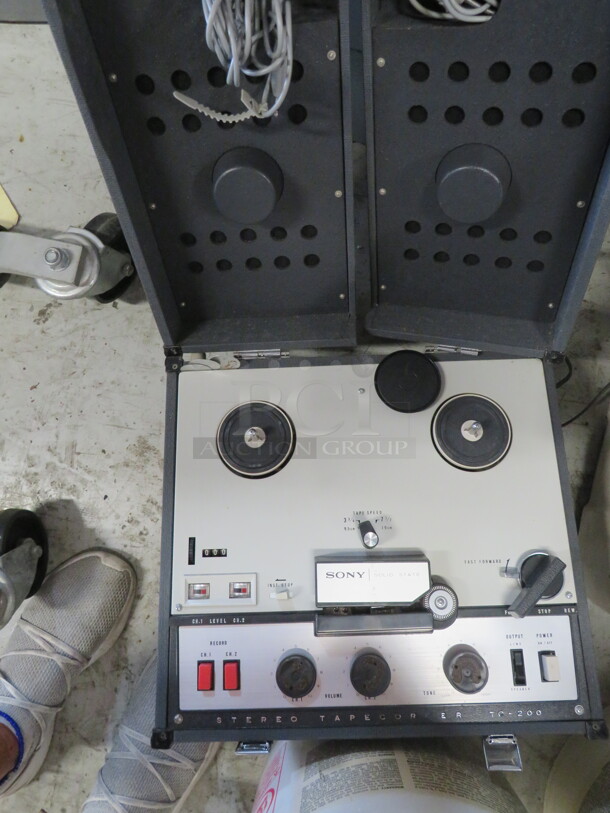 One VINTAGE Sony TC-200 Reel To Reel Tape Player/Recorder. - Image 1 of 3