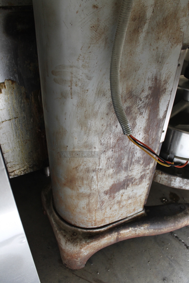 Hobart H-600T Metal Commercial Floor Style 60 Quart Planetary Dough Mixer w/ Stainless Steel Mixing Bowl, Whisk, Dough Hook and 2 Paddle Attachments. 208 Volts, 3 Phase.  - Image 8 of 12