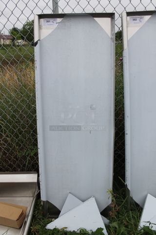 BRAND NEW SCRATCH AND DENT! KCS Stainless Steel Commercial Shelf w/ 2 Wall Mount Brackets.