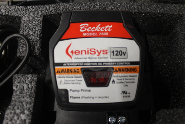 Beckett 750S GeniSys Universal Control Kit w/ Display and Extra Parts in Black Poly Hard Case  - Image 3 of 11