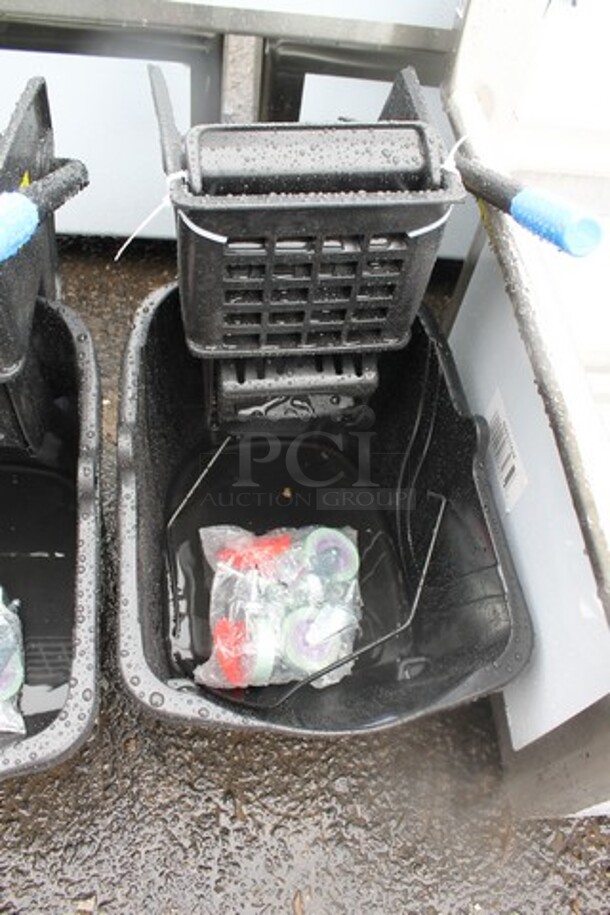 BRAND NEW SCRATCH AND DENT! Lavex 274MOPBCKTBK 35 Qt. Black Mop Bucket & Side Press Wringer Combo - Image 2 of 3