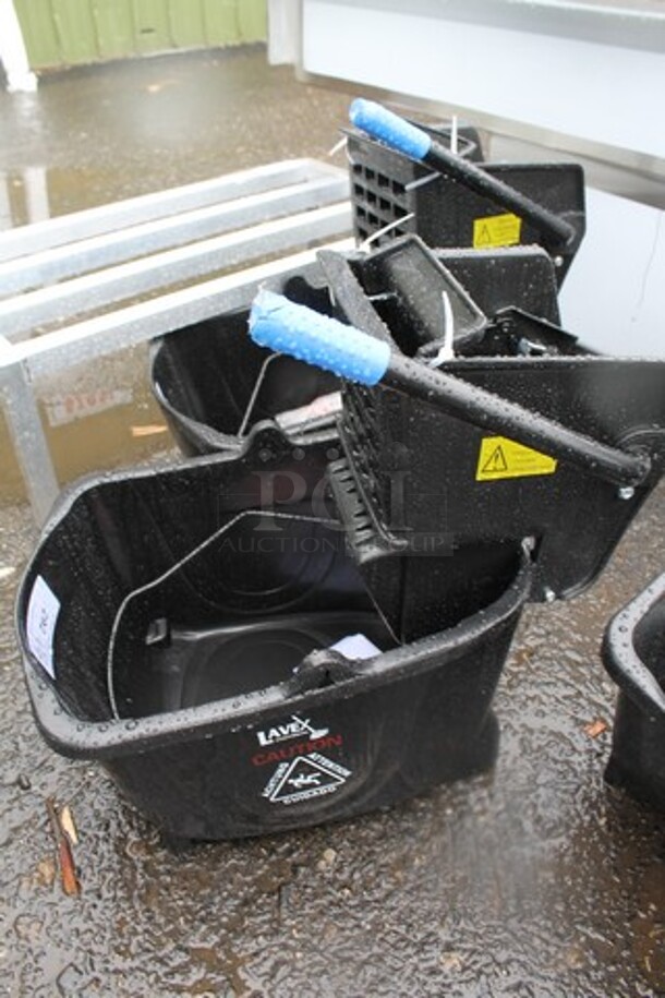 BRAND NEW SCRATCH AND DENT! Lavex 274MOPBCKTBK 35 Qt. Black Mop Bucket & Side Press Wringer Combo - Image 3 of 3