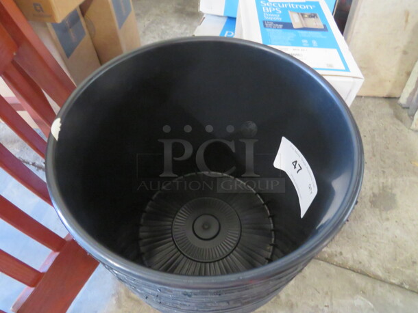 One Lot Of 15 Poly Pots. 11X10 - Image 2 of 2