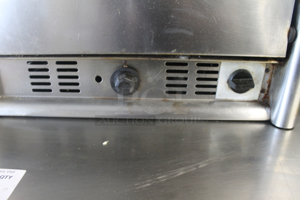 Bakers Pride MO2T Stainless Steel Commercial Countertop Pizza Oven w/ Cooking Stones. 208/240 Volts. - Image 4 of 6