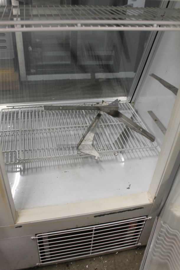 BRAND NEW SCRATCH AND DENT! Master-Bilt FIP-50 Metal Commercial Ice Cream Cake Freezer Display Case Merchandiser. 208-230 Volts, 1 Phase.  - Image 6 of 7