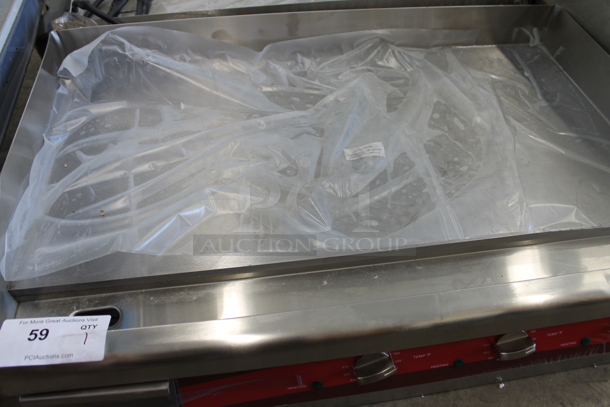 BRAND NEW SCRATCH AND DENT! Avantco 177EG30N Stainless Steel Commercial Countertop Electric Powered Flat Top Griddle w/ Thermostatic Controls. 208/240 Volts, 1 Phase. - Image 3 of 5