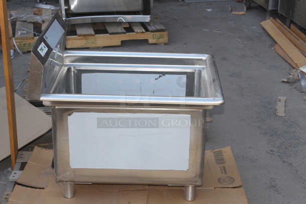 BRAND NEW SCRATCH & DENT! Regency 23" 16 Gauge Stainless Steel One Compartment Commercial Sink - 18" x 24" x 14" Bowl - Sink component only.  - Image 4 of 6