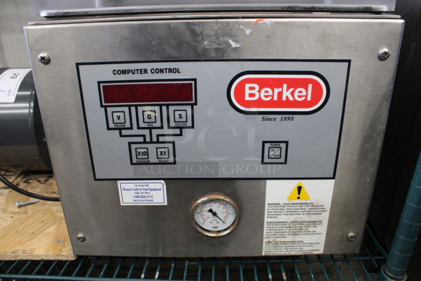 Berkel Model 250 Stainless Steel Commercial Countertop Vacuum Sealer. 115 Volts, 1 Phase. 17x21x15. Tested and Working! - Image 2 of 6