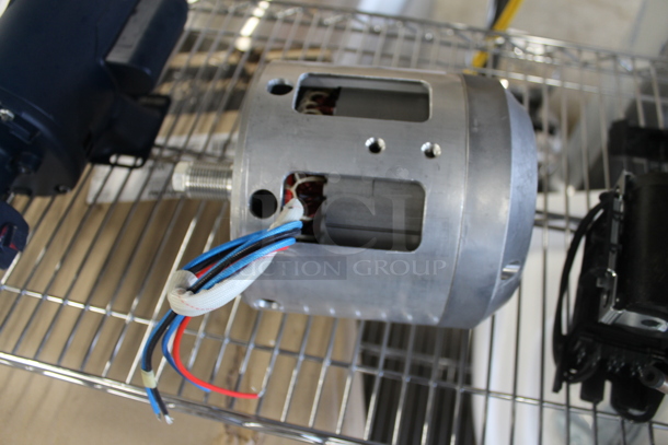 BRAND NEW SCRATCH AND DENT! Avantco 177PP22MOTOR Motor for PPC22 - Image 3 of 4