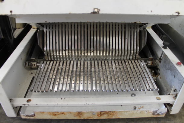 Berkel MB 1/2 Metal Commercial Countertop Bread Loaf Slicer. 115 Volts, 1 Phase. Tested and Working! - Image 2 of 3