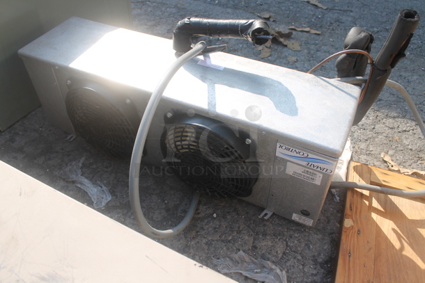 Tafco 12'x14' Walk In Cooler Box w/ Metal Compressor and Climate Control LSF090BEWMC6K 208-230 Volt, 1 Phase Evaporator Fan. Does Not Have Floor. Picture of the Unit Before Removal Is Included In the Listing. Information Provided By The Consignor But Not Verified By PCI Auctions. - Image 5 of 8