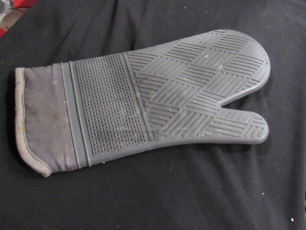 One Silicone Oven Mitt.