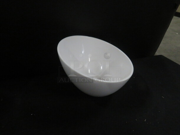 5 Inch Melamine Slanted Round Bowl. 6XBID - Image 1 of 1