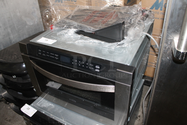 BRAND NEW SCRATCH AND DENT! 2022 KoolMore KM-MD-1SS Stainless Steel Commercial Microwave Oven Drawer. 120 Volts, 1 Phase. - Image 3 of 7