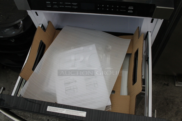 BRAND NEW SCRATCH AND DENT! 2022 KoolMore KM-MD-1SS Stainless Steel Commercial Microwave Oven Drawer. 120 Volts, 1 Phase. - Image 6 of 7