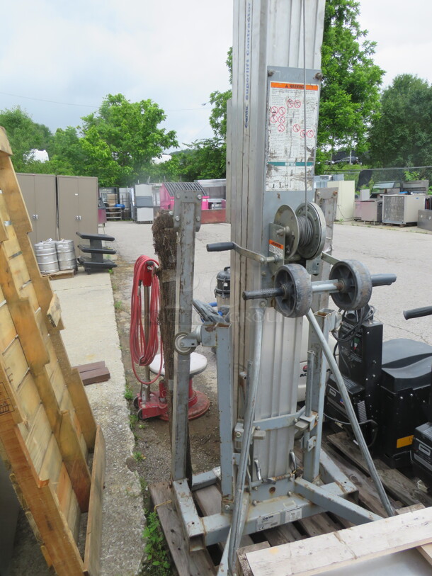 One Genie Duck Jack. Super Lift 650lb 24 Ft. #SLC-24. $3880.04 - Image 3 of 3