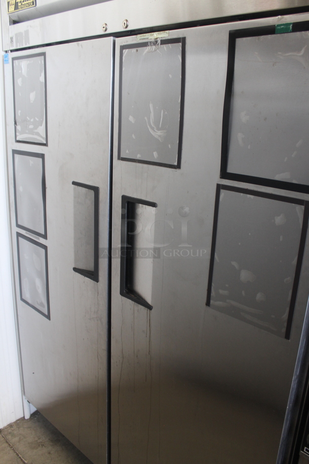 2014 True TG2R-2S ENERGY STAR Stainless Steel Commercial 2 Door Reach In Cooler w/ Poly Coated Racks on Commercial Casters. 115 Volts, 1 Phase. Tested and Working! - Image 3 of 7