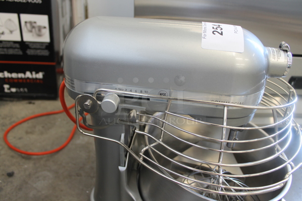 KitchenAid KSMC895CU Metal Commercial Countertop 8 Quart Planetary Dough Mixer w/ Stainless Steel Mixing Bowl, Bowl Guard, Whisk, Paddle and Dough Hook Attachments. 120 Volts, 1 Phase. Tested and Working! - Image 4 of 7