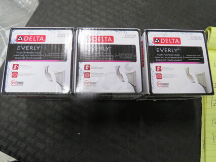 NEW Delta Everly Stainless Steel Robe Hook. 3XBID