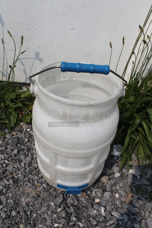 Commercial Ice Tote With Handle - Image 3 of 3