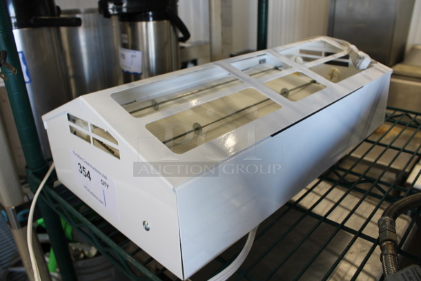 White Metal Bug Zapper. 19x10.5x6 - Image 1 of 3