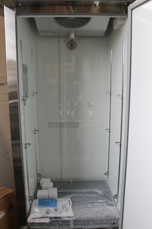 BRAND NEW! Avantco 178A19RHC Stainless Steel Commercial Single Door Reach In Cooler on Commercial Casters. 115 Volts, 1 Phase. Tested and Working! - Image 6 of 10