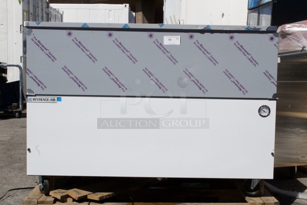 BRAND NEW SCRATCH & DENT! Beverage-Air SM58HC-W 58" White 1-Sided Cold Wall Milk Cooler - does not cool down to temp - Image 2 of 3