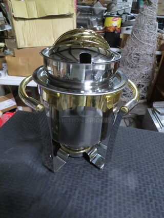 One NEW Vollrath 4.2 Quart Panacea Soup Station With Gold Accents. #48326