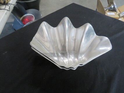 8X10 Clam Shell Serving Dish. 2XBID