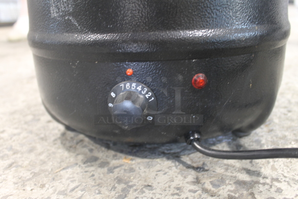 Avantco 177S30 Electric Countertop 11Qt Soup Kettle Warmer In Black With Stainless Steel Lid. 120V. Tested and Working! - Image 4 of 7