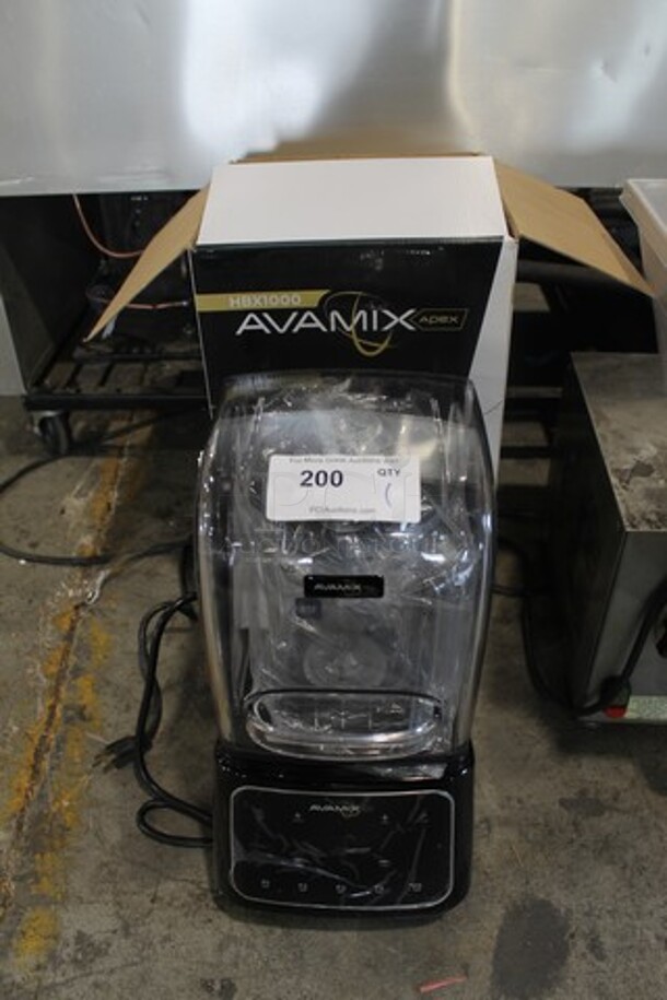 BRAND NEW IN BOX! AvaMix 928HBX1000 Metal Commercial Countertop Blender w/ Poly Pitcher and Cover. 120 Volts, 1 Phase. Tested and Working!