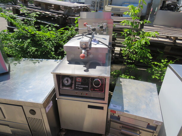 One Henny Penny Natural Gas Pressure Fryer On Casters. #600. 18X40X49. - Image 1 of 3