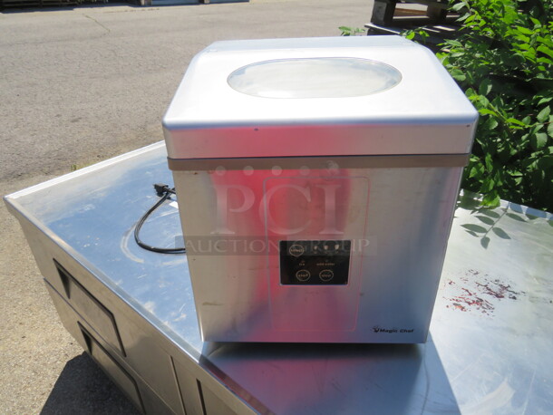 One Countertop Magic Chef Ice Maker. Model# MCIM30SST. 115 Volt. 14X16X16.5 - Image 1 of 2