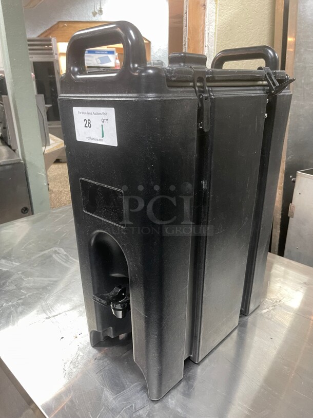 Clean! Cambro 500LCD Camtainers® 4.75 Gallon Black Insulated Beverage Dispenser NSF  - Image 3 of 10