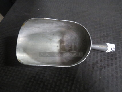 One Aluminum Ice Scoop.