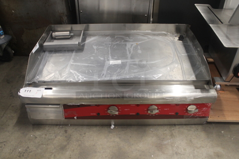 BRAND NEW! Avantco 177EG30N Stainless Steel Commercial Countertop Electric Powered Flat Top Griddle w/ Thermostatic Controls. 208/240 Volts, 1 Phase. Tested and Working!
