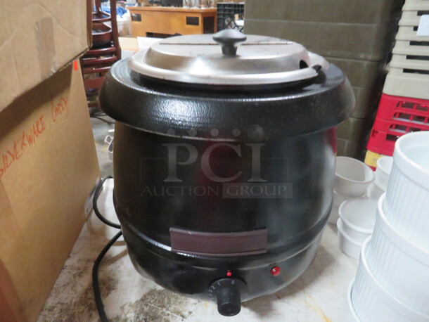 One Winco Soup Kettle With Insert And Hinged Lid. Model# ESW-66. 120 Volt.  - Image 1 of 1