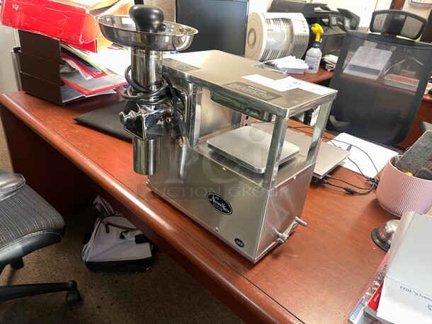 Working! Norwalk 280 Commercial Cold Press Juicer Premium Hydraulic   Recommended By GERSON THERAPY CLINIC Comes With Accessories 115 Volt NSF Tested and Working! - Image 1 of 8